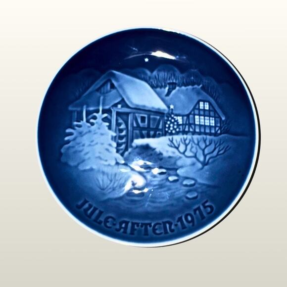 Bing & Grøndahl Christmas Plate Trio 1973–1975 | Copenhagen Porcelain Blue Set - Picture 8 of 8